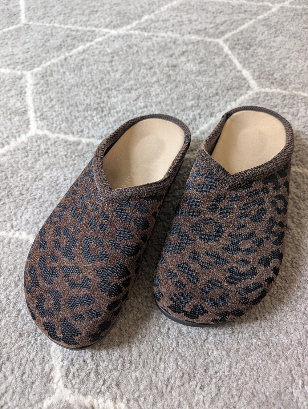 NWOT Rothy's The Casual Clog ReVelvet Cheetah Size 8 - Picture 4 of 6